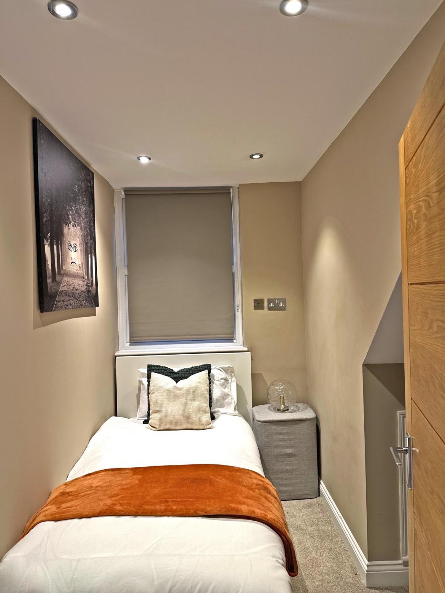 Oikoshomes Three Bedroom Flat In ลอนดอน ภายนอก รูปภาพ