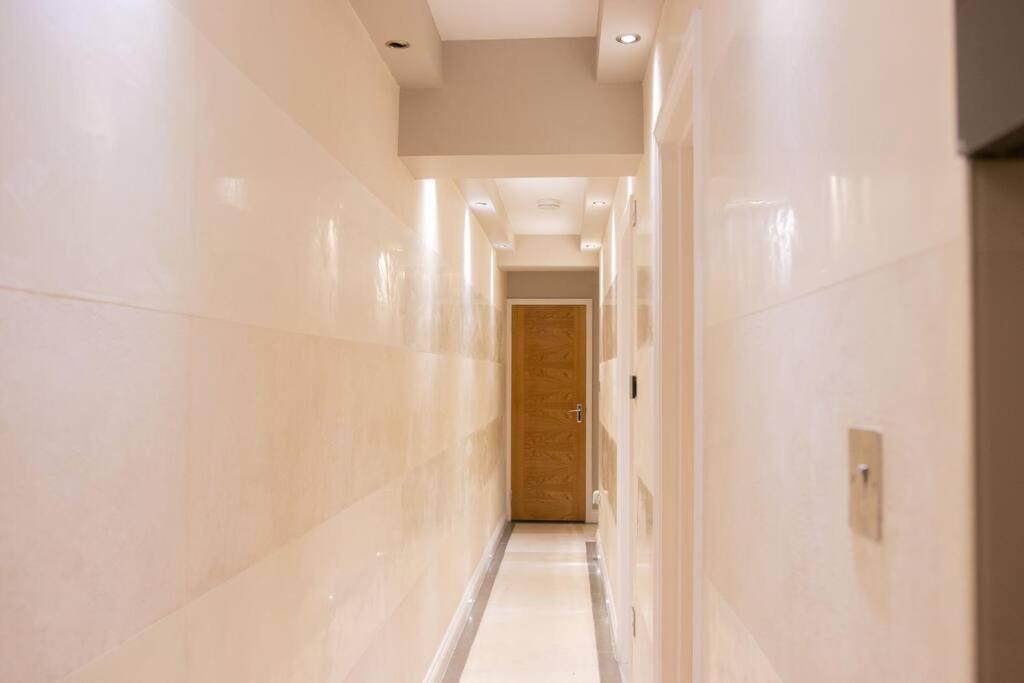 Oikoshomes Three Bedroom Flat In ลอนดอน ภายนอก รูปภาพ