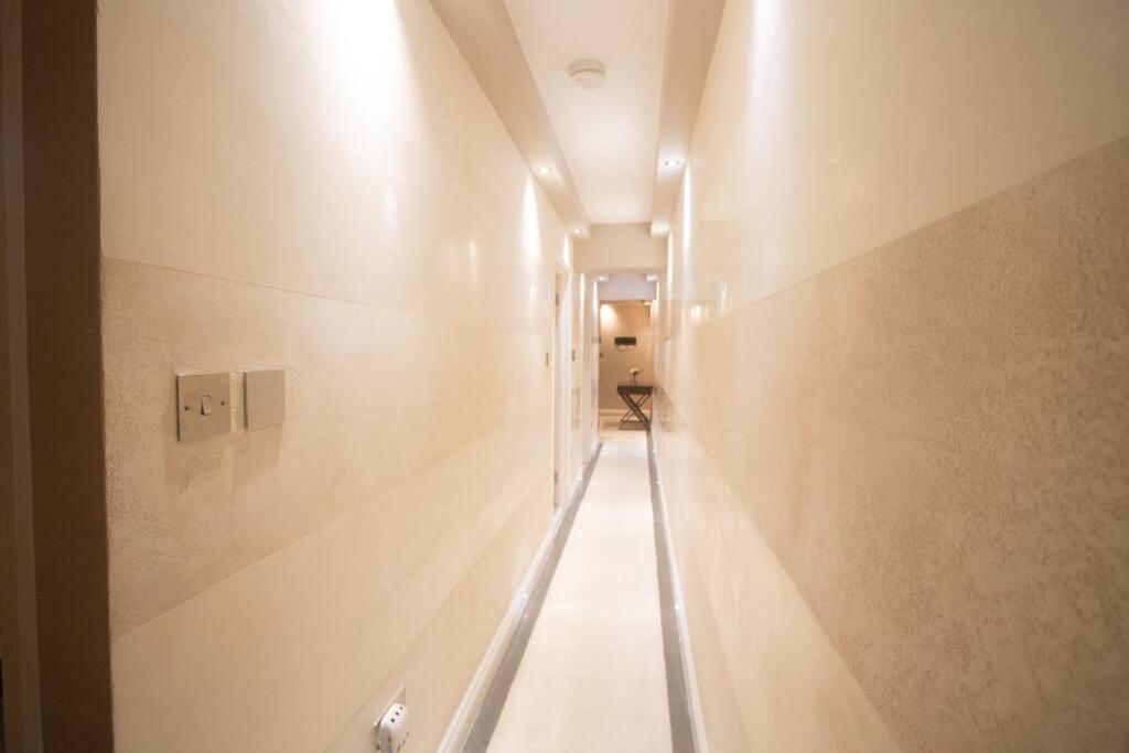 Oikoshomes Three Bedroom Flat In ลอนดอน ภายนอก รูปภาพ