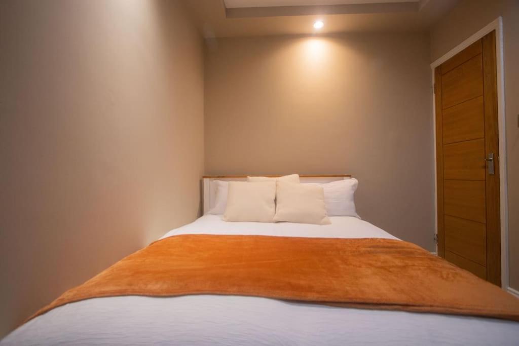 Oikoshomes Three Bedroom Flat In ลอนดอน ภายนอก รูปภาพ
