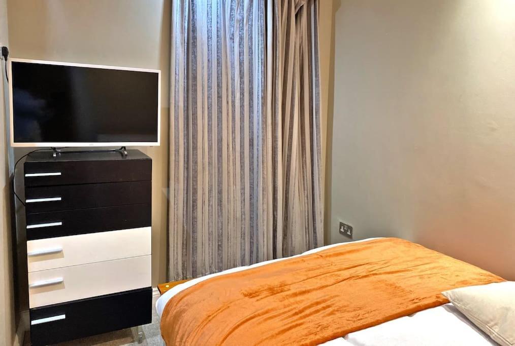 Oikoshomes Three Bedroom Flat In ลอนดอน ภายนอก รูปภาพ